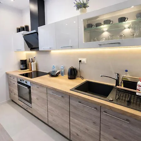 Julia By Livermo Air Conditioning Познань